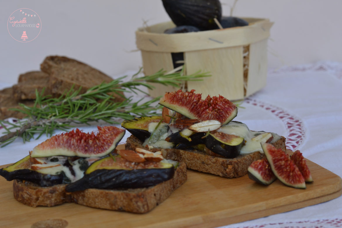 Tartines Figues-Roquefort-Miel de Garrigues