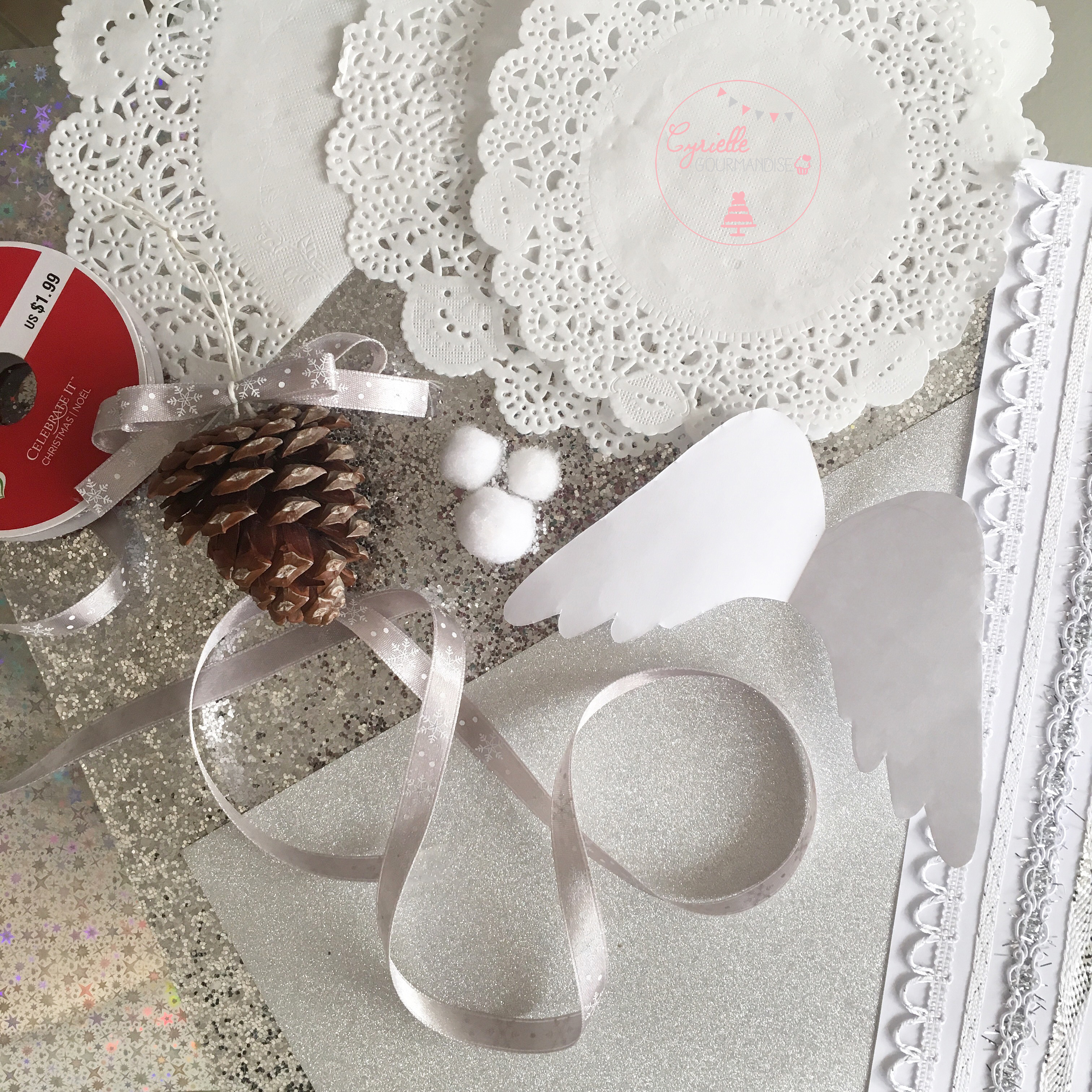 doilies-angels-materiel