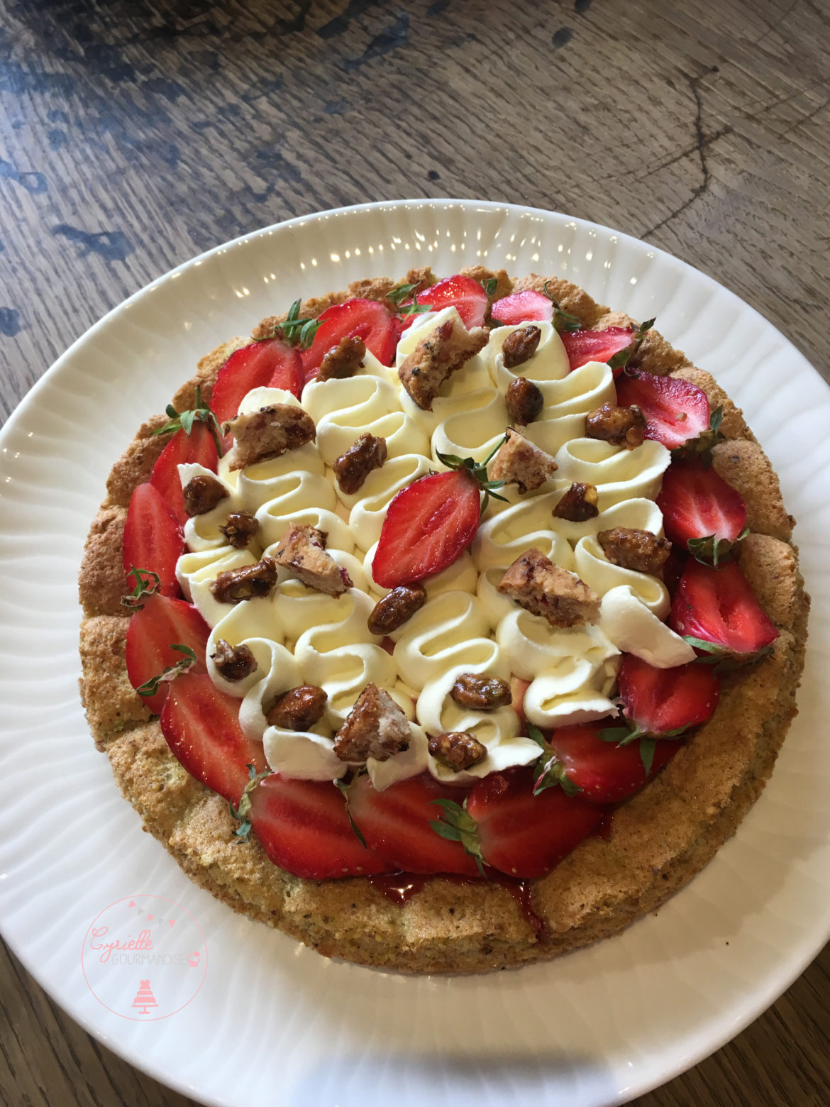 Dacquoise Croustillante Fraises-Pistache-Chocolat Blanc ♥ Mère Poulard ♥