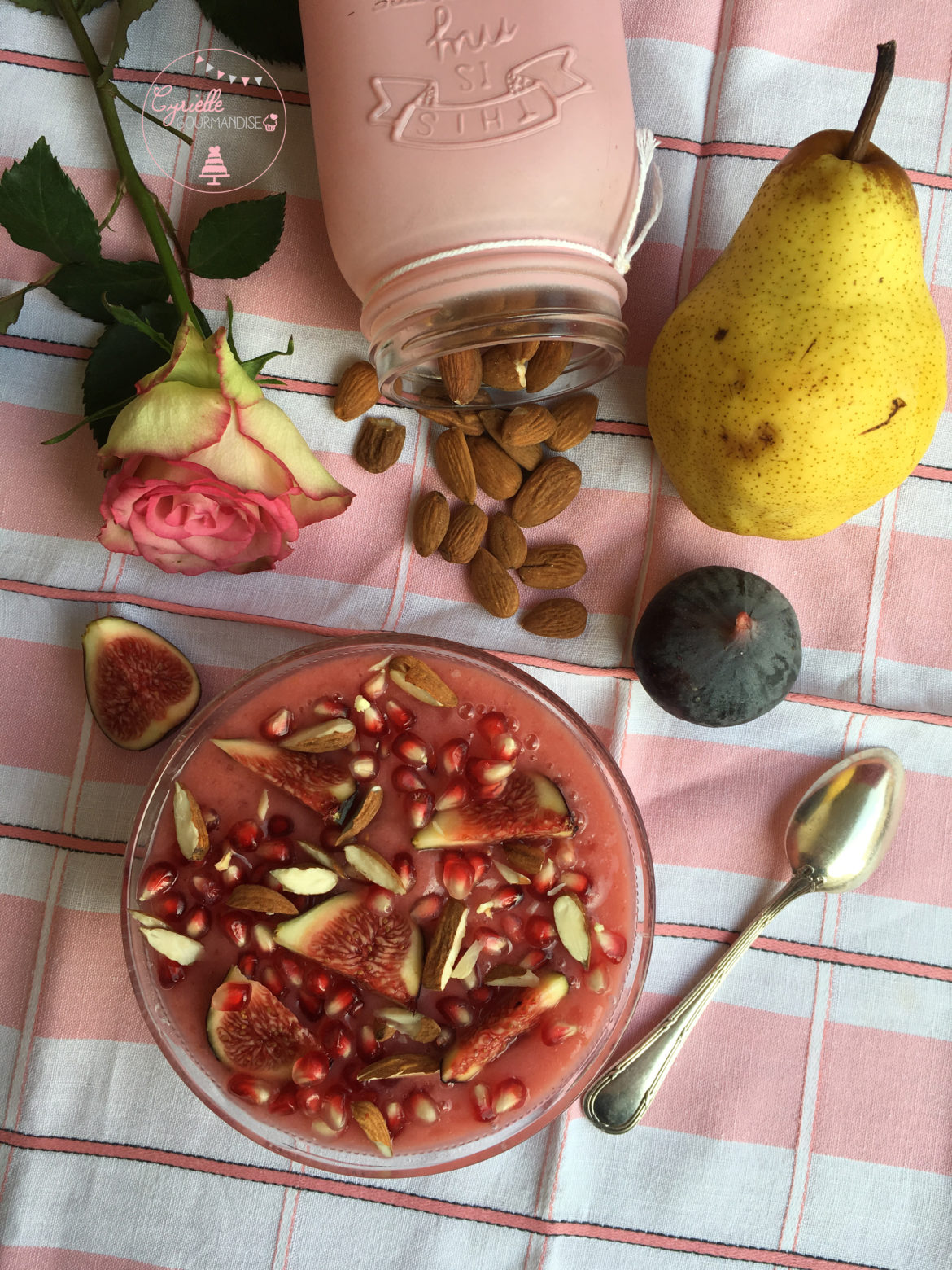 Smoothie Bowl Poire-Framboise-Grenade